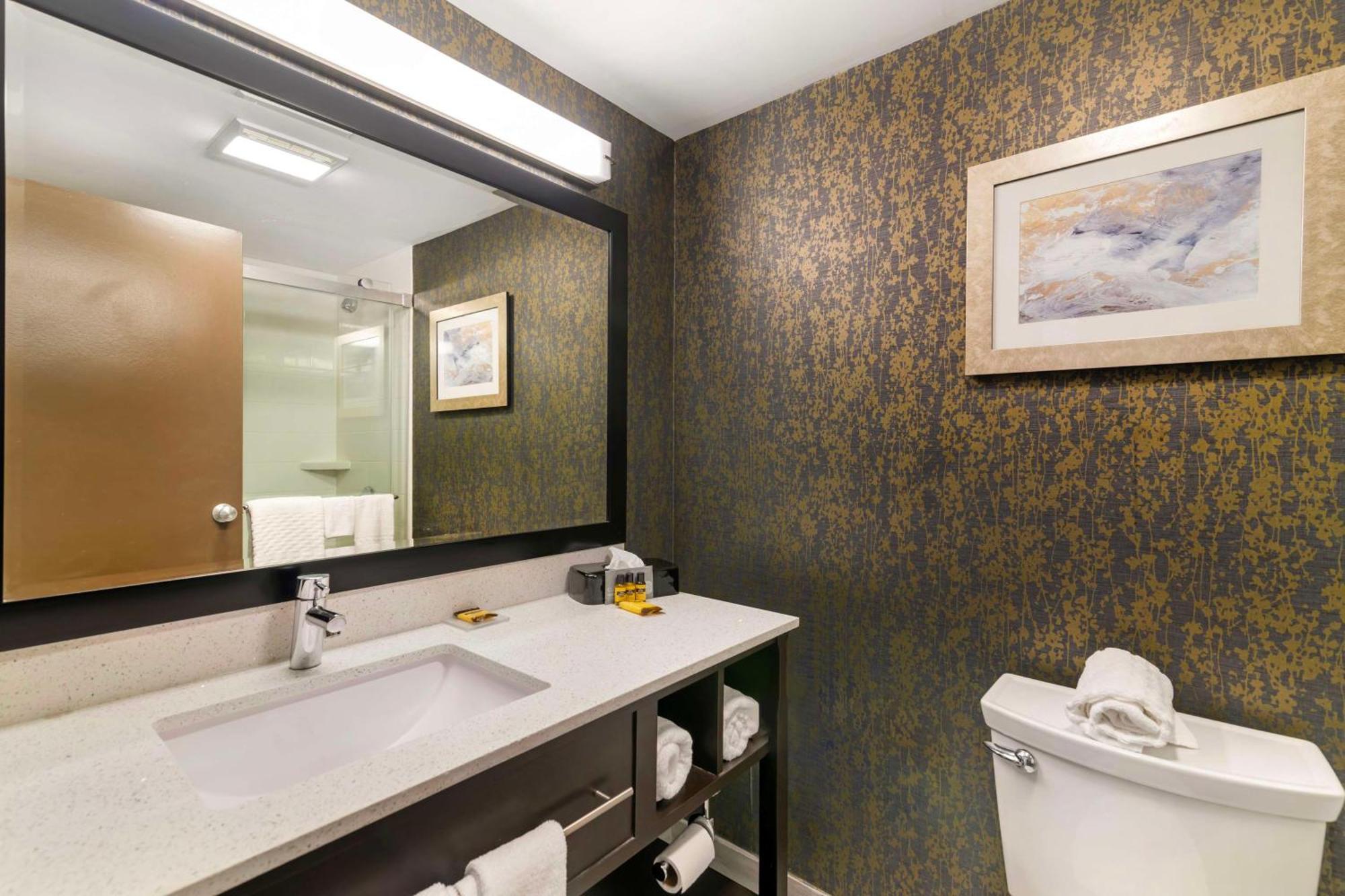 Best Western Plus Landmark Inn Laconia Εξωτερικό φωτογραφία